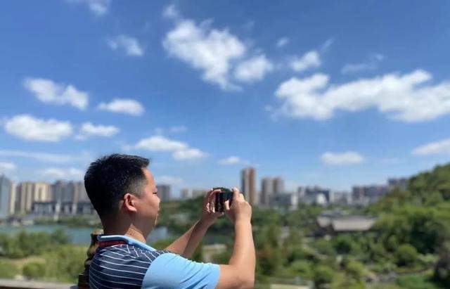 良好的生態(tài)為綠色發(fā)展鋪平道路!貴陽生態(tài)文明建設(shè)引來嘉賓點(diǎn)贊.jpeg 良好的生態(tài)為綠色發(fā)展鋪平道路!貴陽生態(tài)文明建設(shè)引來嘉賓點(diǎn)贊.jpeg