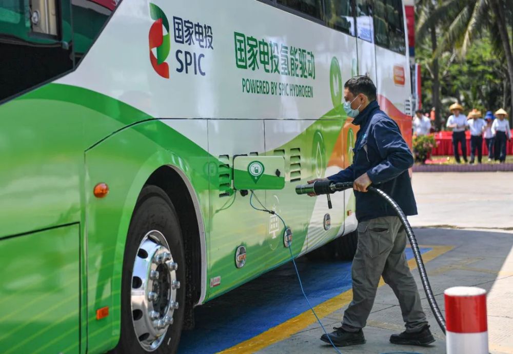 “綠氫”出現(xiàn)在雙碳時代.jpeg “綠氫”出現(xiàn)在雙碳時代.jpeg