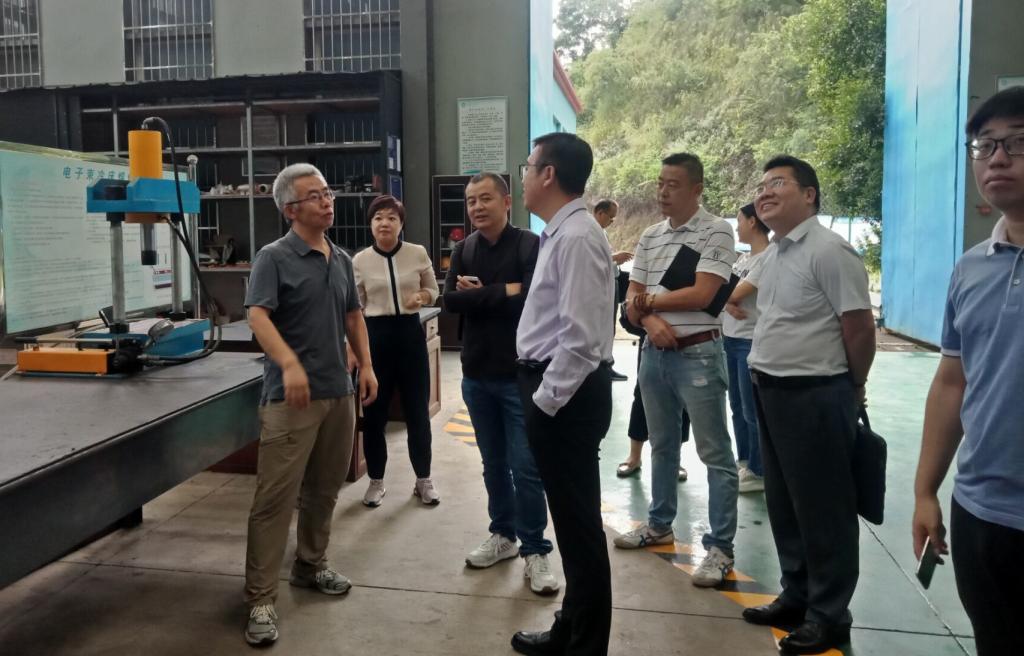 氫陽能源研究院一行來攀枝花學院考察交流.jpg 氫陽能源研究院一行來攀枝花學院考察交流.jpg