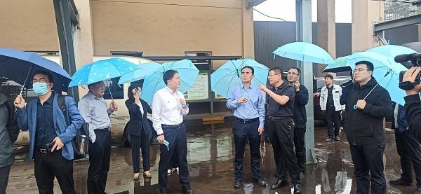 張克軍副廳長帶隊就二氧化碳加氫制甲醇技術(shù)開展實地調(diào)研.jpg
