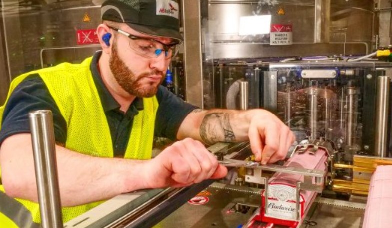 在威爾士,百威將出產(chǎn)基于綠色氫的啤酒.jpg 在威爾士,百威將出產(chǎn)基于綠色氫的啤酒.jpg