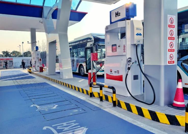 建設(shè)國際氫能谷!上海臨港新片區(qū)平霄路油氫合建站正式投運(yùn).jpg 建設(shè)國際氫能谷!上海臨港新片區(qū)平霄路油氫合建站正式投運(yùn).jpg