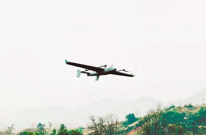 國內(nèi)續(xù)航時(shí)間最長氫動(dòng)力無人機(jī)在渝首飛.jpg