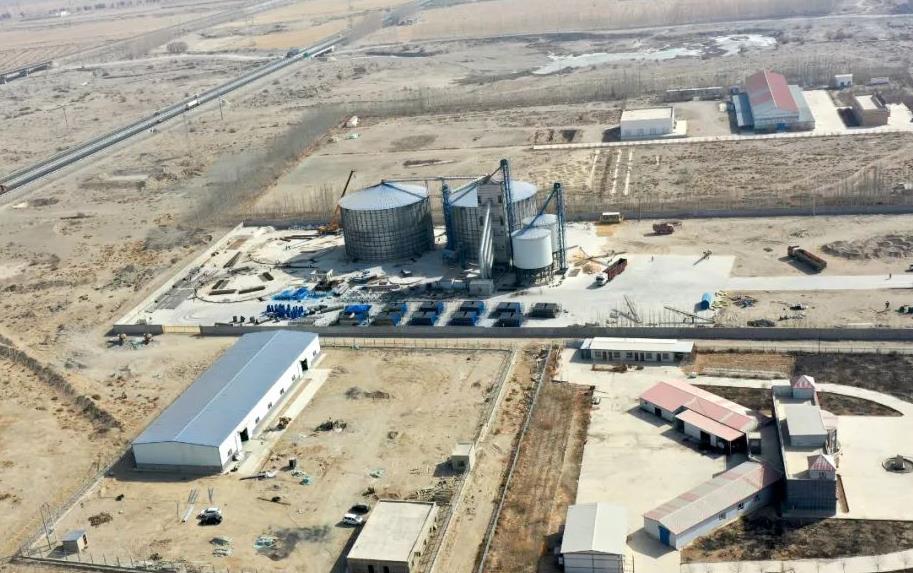 年產(chǎn)50萬桶純凈水150萬袋富氫水建設(shè)項目正在和碩加緊建設(shè)中.jpg 年產(chǎn)50萬桶純凈水150萬袋富氫水建設(shè)項目正在和碩加緊建設(shè)中.jpg