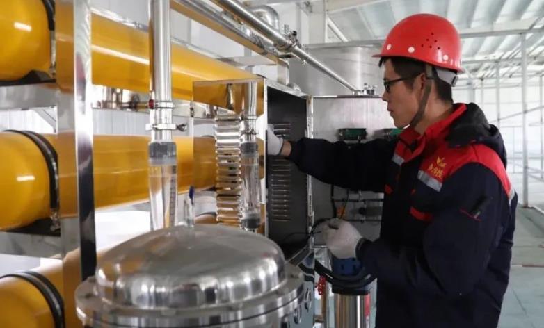 年產(chǎn)50萬桶純凈水150萬袋富氫水建設(shè)項目正在和碩加緊建設(shè)中.jpg 年產(chǎn)50萬桶純凈水150萬袋富氫水建設(shè)項目正在和碩加緊建設(shè)中.jpg