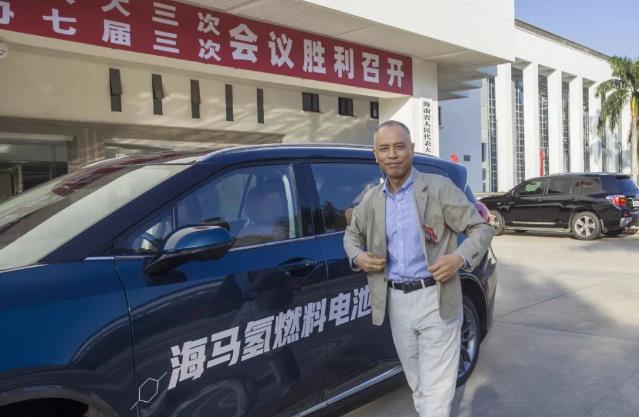 2020年1月15日,景柱駕駛海馬自主研發(fā)的國內(nèi)首臺70MPa氫燃料電池MPV.jpg