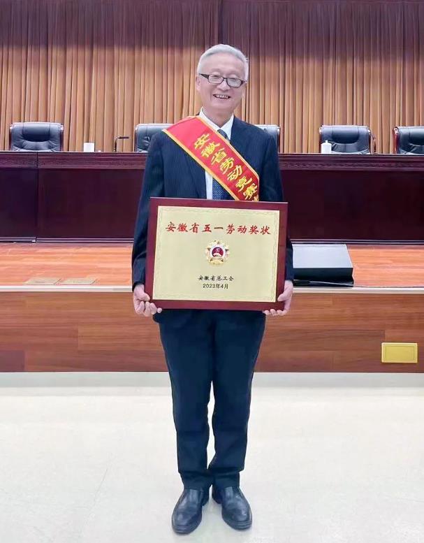 明天氫能公司董事長王朝云榮獲安徽省勞動(dòng)競賽先進(jìn)個(gè)人(安徽省五一勞動(dòng)獎(jiǎng)?wù)拢s譽(yù)稱號.jpg