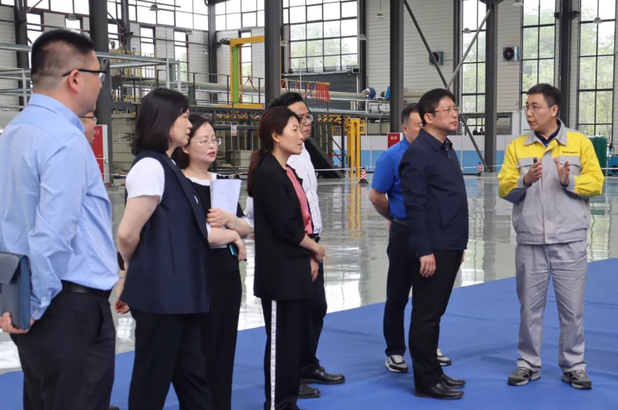 成都市委常委、副市長王志華率隊蒞臨莒納科技成都工廠.jpg