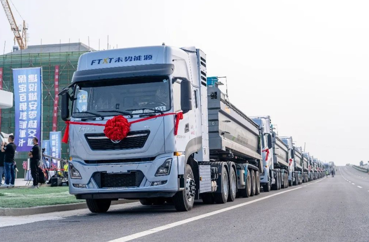 未勢(shì)能源配套重卡.jpg