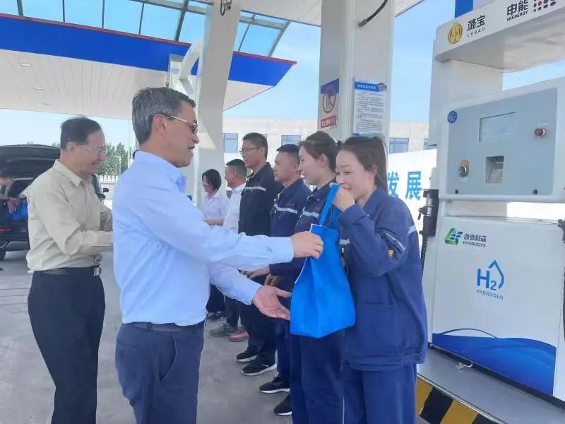申能集團(tuán)領(lǐng)導(dǎo)赴山西能創(chuàng)氫能企業(yè)現(xiàn)場(chǎng)開(kāi)展實(shí)地調(diào)研-1.jpg