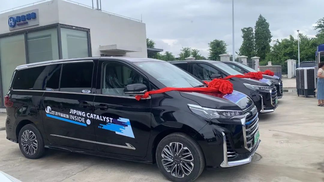 搭載捷氫科技產(chǎn)品的燃料電池商務(wù)車在南海啟動(dòng)示范運(yùn)營-1.jpg