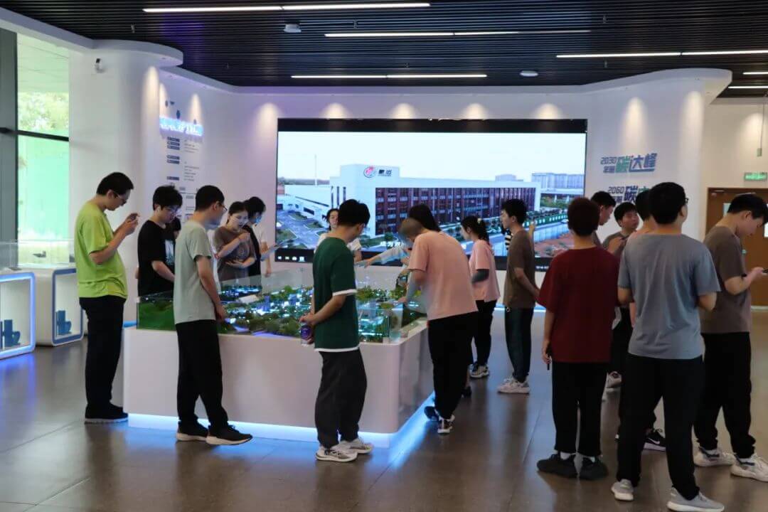 鄭州大學材料學院師生走進氫沄新能源參觀交流-4.jpg